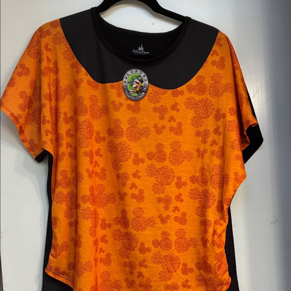 NWT Disney Orange and Black Women's Short Sleeve Halloween Top